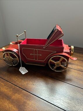 Red Vintage-Style Decorative Car music box.